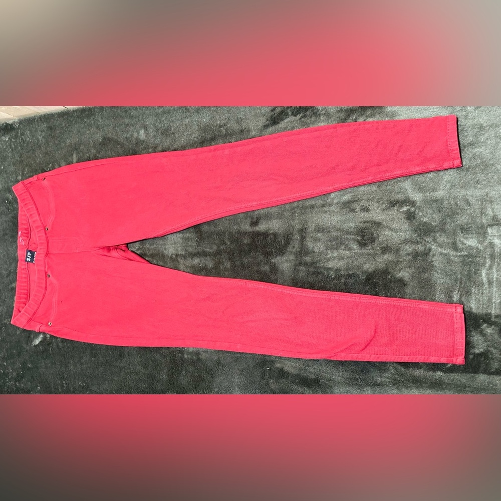 Red jagging - Picture 2 of 2